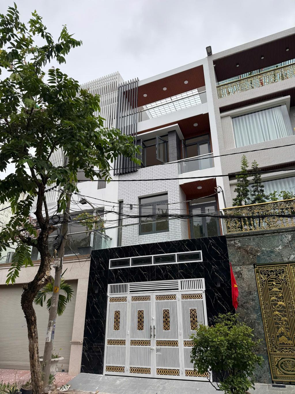 NHÀ SÁT MẶT TIỀN ĐƯỜNG KINH DOANH SẦM UẤT